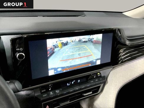Used 2025 Toyota Camry XLE AWD/4WD image 27