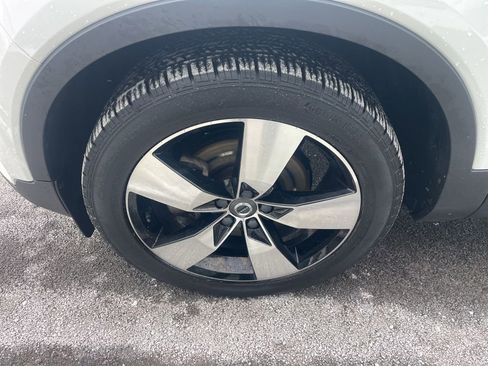 Used 2020 Volvo XC40 T5 Momentum image 14