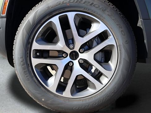 New 2026 Land Rover Defender 110 S image 9