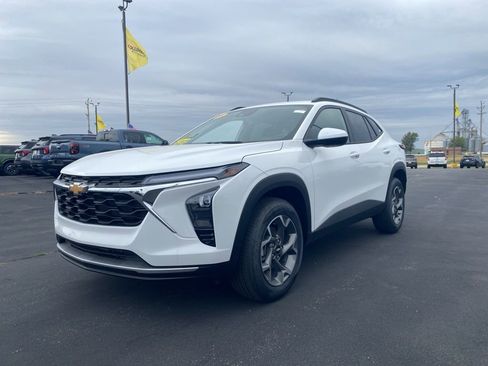 New 2025 Chevrolet Trax LT image 12