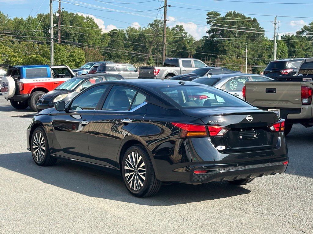 Used 2025 Nissan Altima 2.5 SV FWD image 6