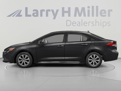 Used 2024 Toyota Corolla LE FWD image 3