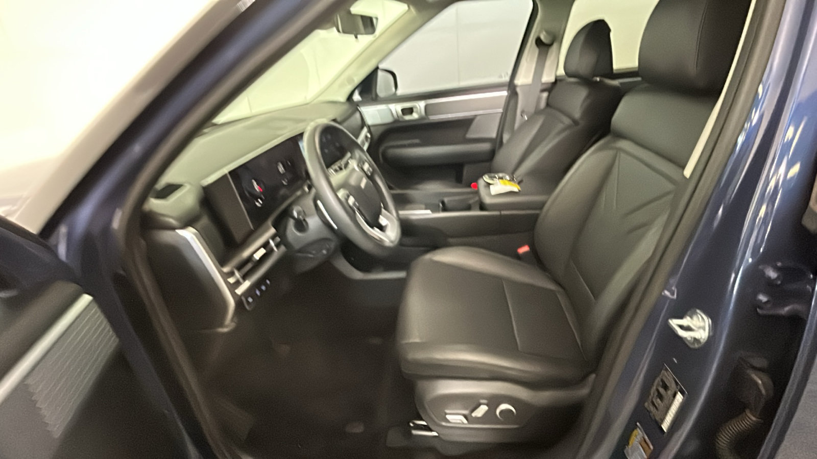Used 2025 Hyundai Santa Fe SEL AWD/4WD image 13