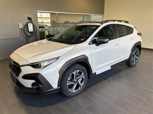 Used 2025 Subaru Crosstrek 2.0i Premium image 3