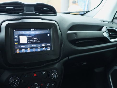 Used 2020 Jeep Renegade Latitude w/ Popular Equipment Group image 43