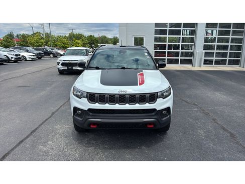 Used 2025 Jeep Compass Trailhawk AWD/4WD image 8