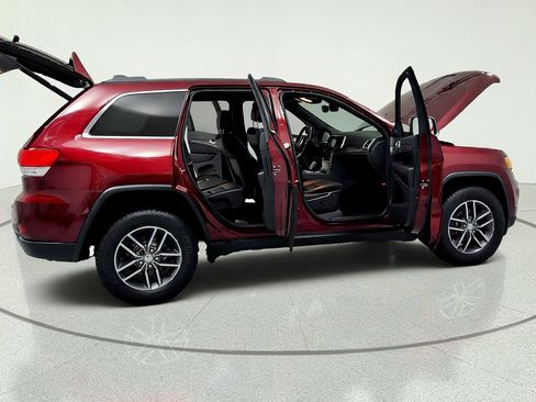 Used 2018 Jeep Grand Cherokee Limited AWD/4WD image 13