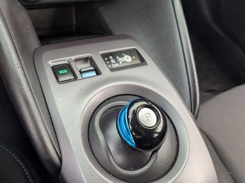 Used 2024 Nissan Leaf S image 24