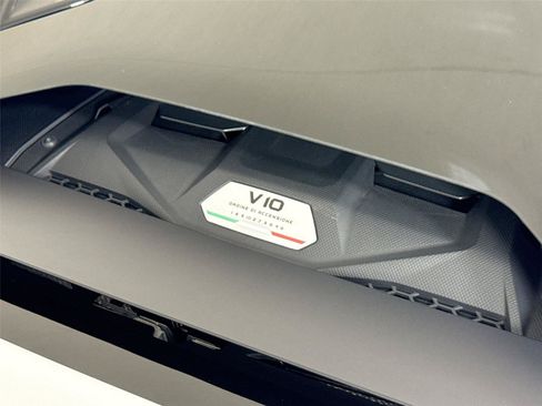Used 2022 Lamborghini Huracan EVO RWD image 39