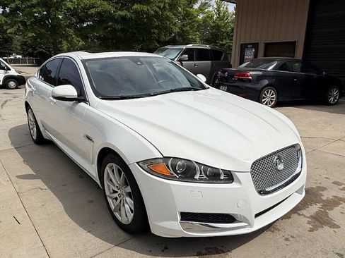 Used 2013 Jaguar XF RWD image 10