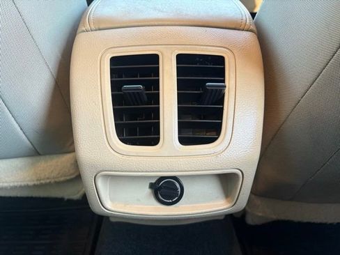 Used 2016 Ford Taurus SE image 18