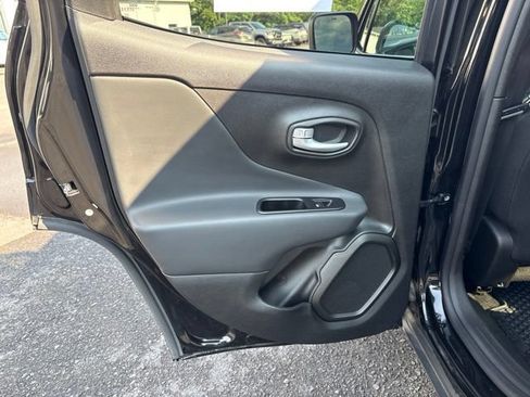 Used 2023 Jeep Renegade Latitude w/ Premium Group AWD/4WD image 13