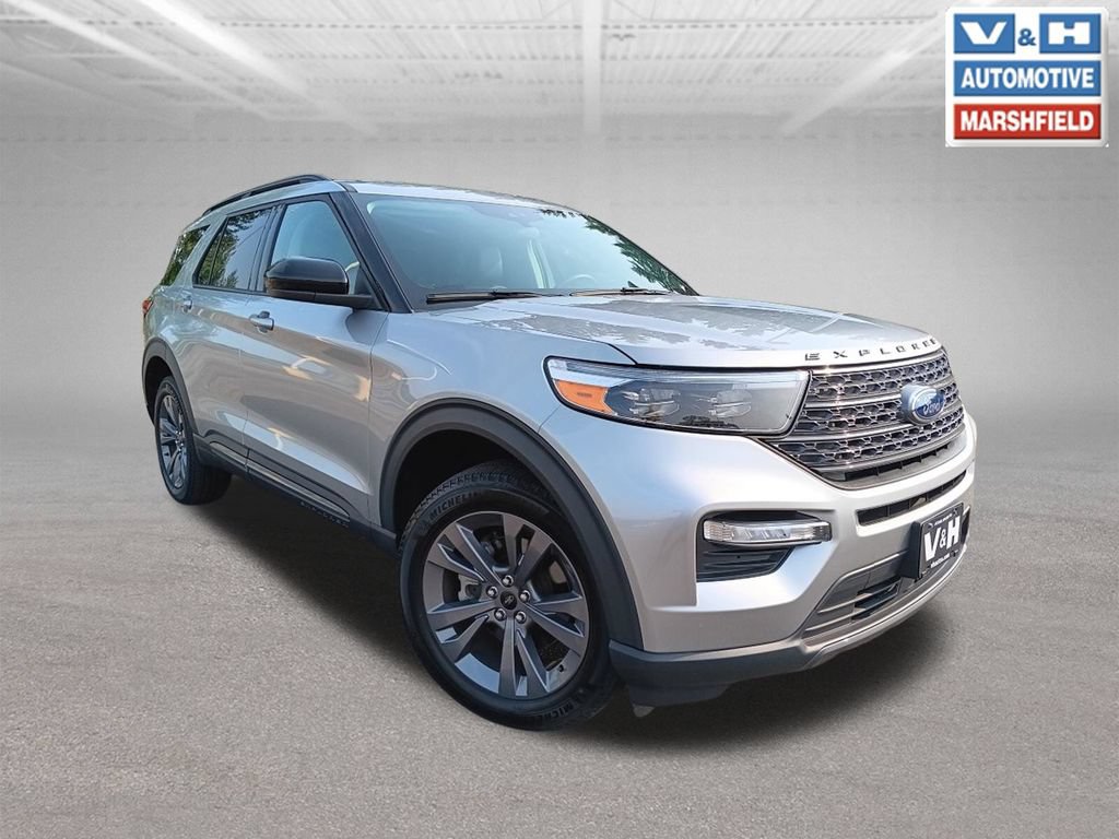 Used 2023 Ford Explorer XLT w/ Equipment Group 202A AWD/4WD image 8