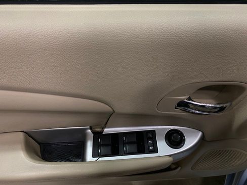 Used 2013 Chrysler 200 Limited FWD image 26