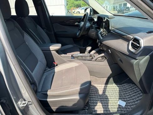 Used 2024 Chevrolet TrailBlazer LT w/ LT Cold Weather Package FWD image 14