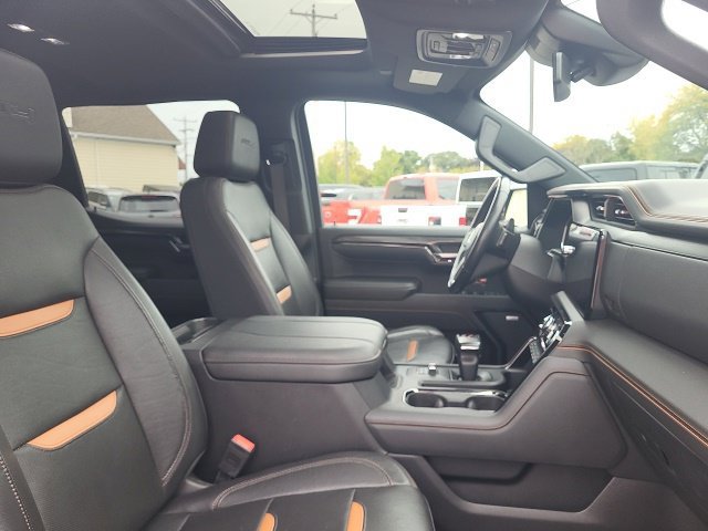 Used 2023 GMC Sierra 1500 AT4 w/ AT4 Preferred Package AWD/4WD image 4