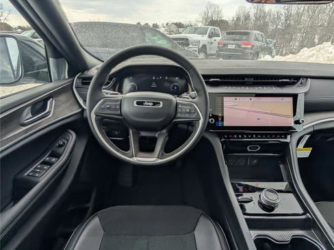 New 2026 Jeep Grand Cherokee Altitude image 12