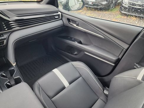 Used 2025 Toyota Camry SE FWD image 19