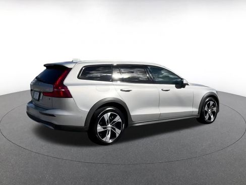 Used 2025 Volvo V60 B5 Cross Country Plus image 14