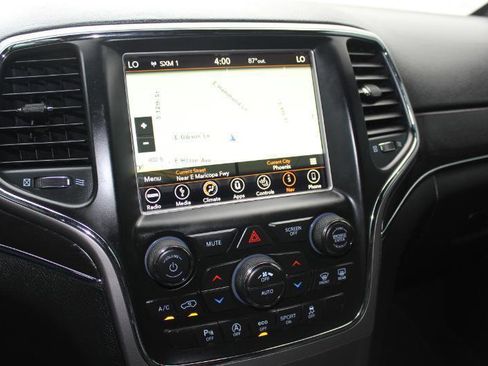 Used 2018 Jeep Grand Cherokee Limited image 31