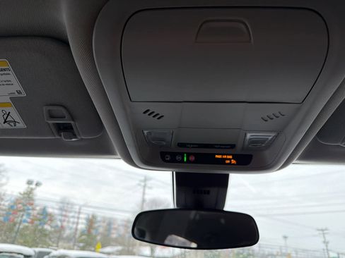 Used 2024 Chevrolet Equinox LT image 32