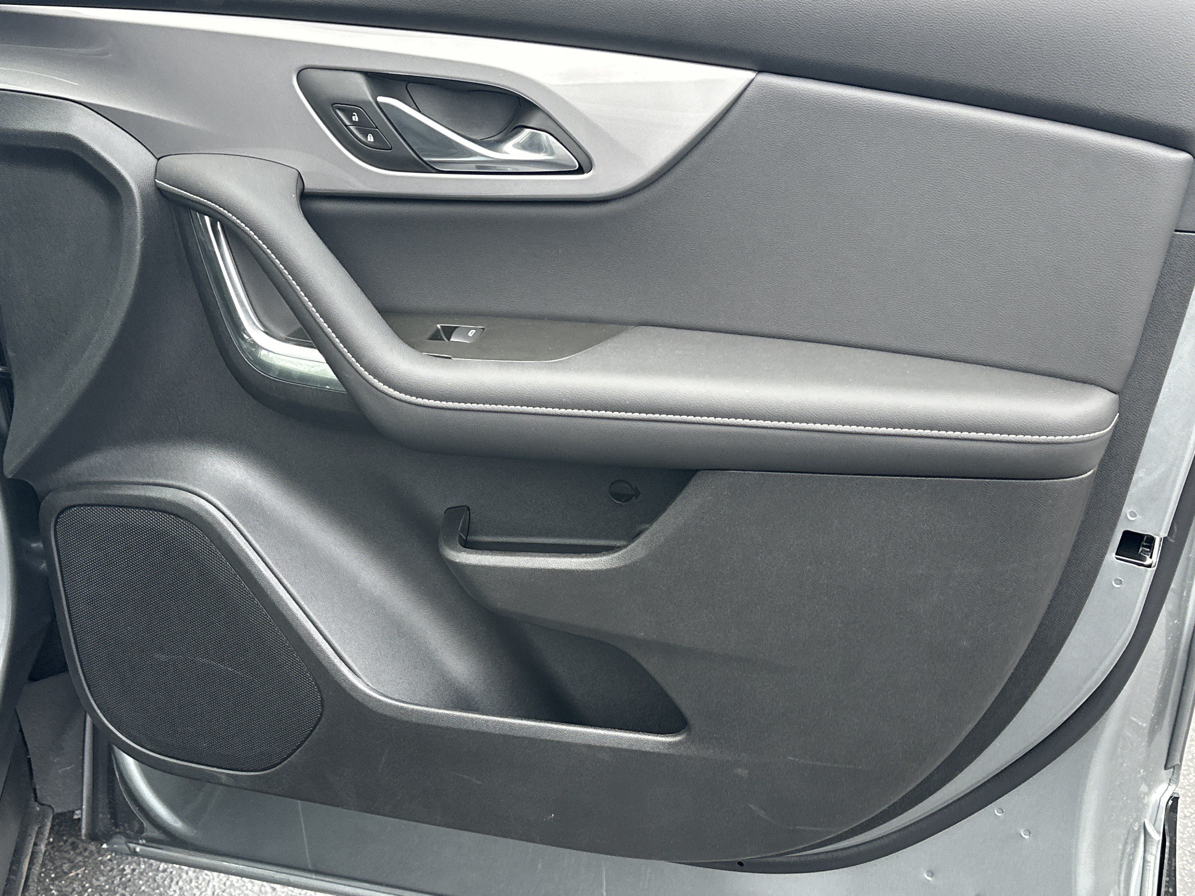 New 2025 Chevrolet Blazer LT w/ Convenience Package FWD image 16