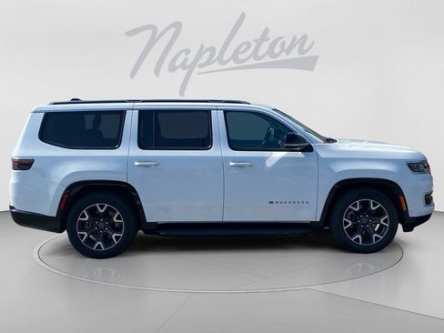Used 2024 Jeep Wagoneer Series III AWD/4WD image 7
