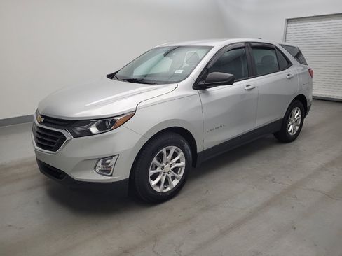 Used 2020 Chevrolet Equinox LS FWD image 2