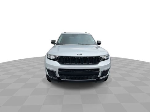 Used 2023 Jeep Grand Cherokee L Limited w/ Luxury Tech Group II image 3