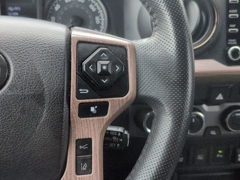 Used 2021 Toyota Tacoma TRD Off-Road w/ TRD Premium Off Road Package AWD/4WD image 19