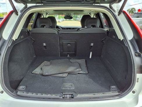 Used 2025 Volvo XC60 B5 Plus AWD/4WD image 10