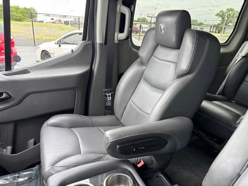 Used 2020 Ford Transit 150 Low Roof AWD w/ Exterior Upgrade Package image 40