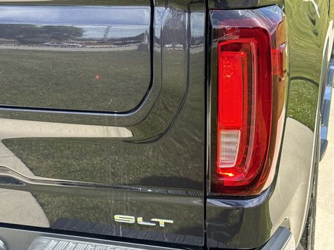 Used 2023 GMC Sierra 1500 SLT w/ SLT Premium Plus Package AWD/4WD image 16