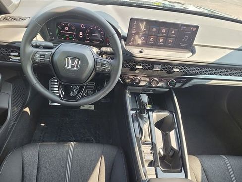Used 2025 Honda Accord Sport image 32