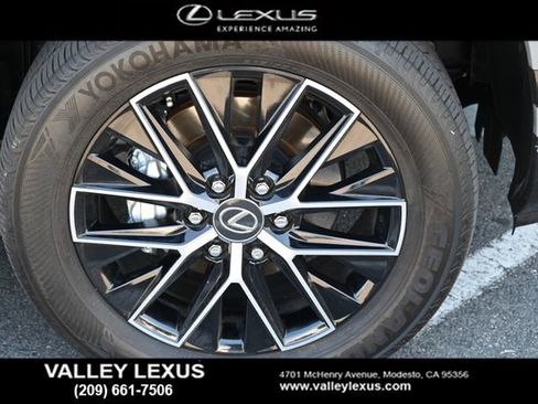 Used 2024 Lexus GX 550 w/ Accessory Package (31) AWD/4WD image 6