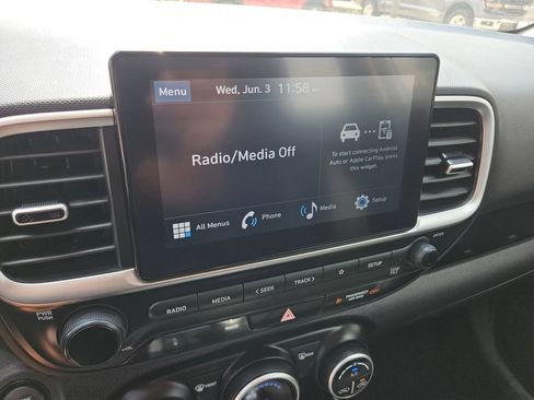 Used 2025 Hyundai Venue SEL FWD image 21