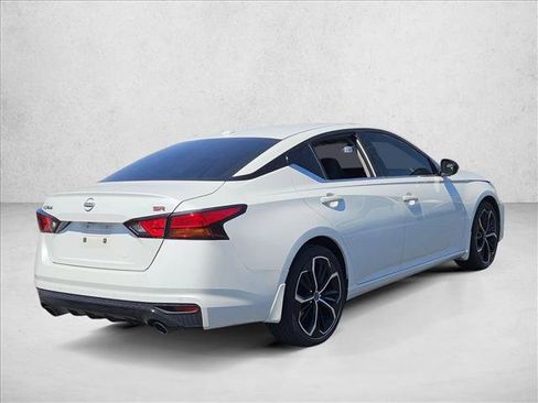 Used 2024 Nissan Altima 2.5 SR w/ SR Premium Package FWD image 5