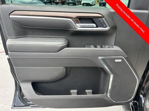 Used 2025 Chevrolet Silverado 1500 LT Trail Boss w/ Convenience Package II AWD/4WD image 3