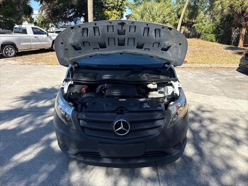 Used 2021 Mercedes-Benz Metris image 29