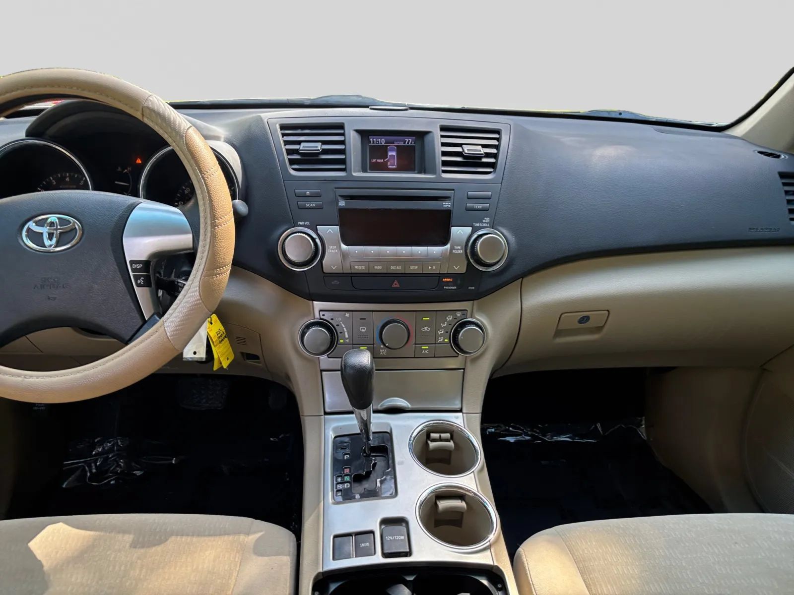 Used 2012 Toyota Highlander FWD w/ Tech Pkg image 14