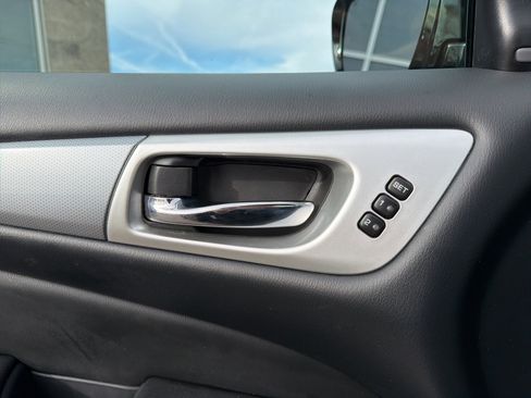 Used 2017 Nissan Pathfinder SL image 65