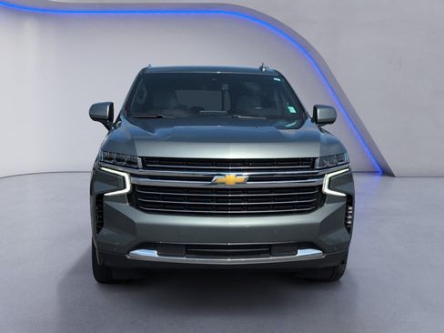Used 2024 Chevrolet Suburban LT RWD image 9