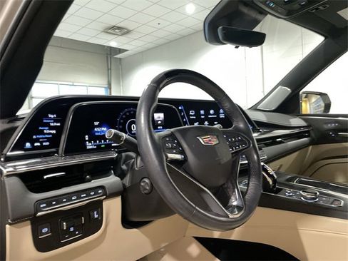 Certified 2022 Cadillac Escalade ESV Premium Luxury w/ Performance Package image 16