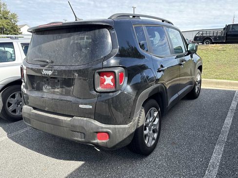 Used 2016 Jeep Renegade Latitude image 3