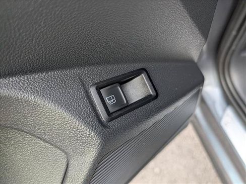 Used 2023 Volkswagen Taos SE w/ Panoramic Sunroof Package FWD image 29