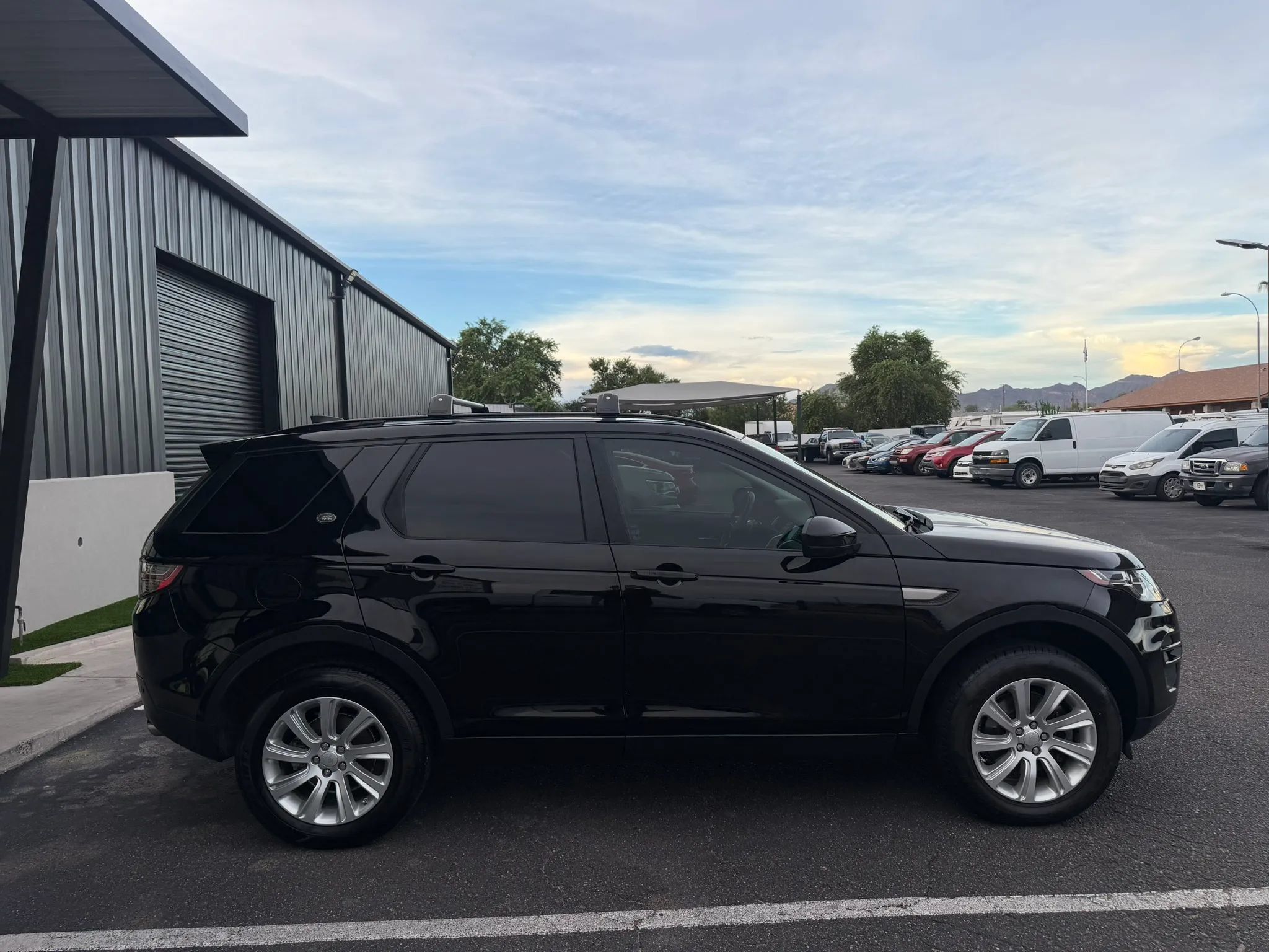 Used 2018 Land Rover Discovery Sport SE AWD/4WD image 13
