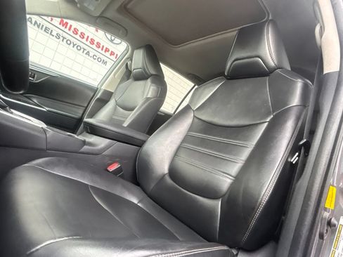 Used 2021 Toyota RAV4 XLE Premium AWD/4WD image 10