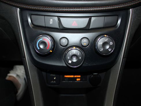 Used 2019 Chevrolet Trax LS image 18