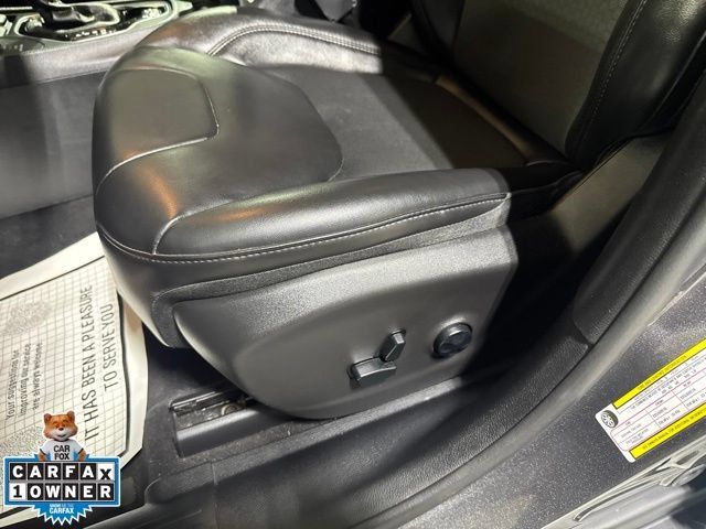 Used 2019 Jeep Cherokee Latitude Plus AWD/4WD image 18