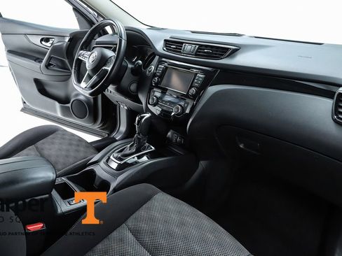 Used 2017 Nissan Rogue Sport SV w/ SV Premium Package image 69